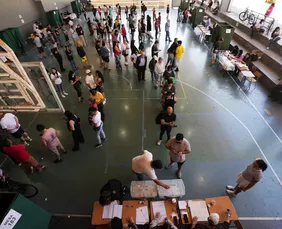 Imagem ilustrativa da imagem Chilenos vão às urnas em pleito com voto obrigatório para definir sucessor de Boric