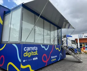 Imagem ilustrativa da imagem Compaz Miguel Arraes sedia Carreta Digital com cursos gratuitos de tecnologia