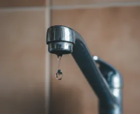 Imagem ilustrativa da imagem Compesa suspende abastecimento de água em quatro cidades, nesta quinta-feira