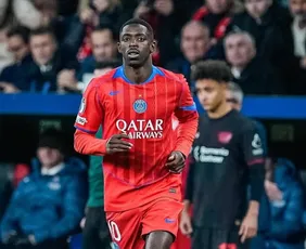 Imagem ilustrativa da imagem Dembélé confirma favoritismo e leva prêmio de melhor do mundo da Fifa