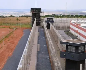 Imagem ilustrativa da imagem Deputado pede ao TCU suspensão de contrato com empreiteira de investigado para obra em presídio