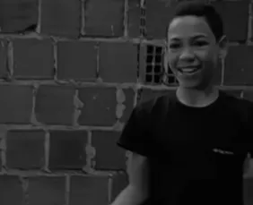 Imagem ilustrativa da imagem Dor e revolta no adeus a menino morto a caminho da igreja em Itamaracá