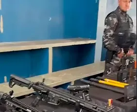 Imagem ilustrativa da imagem Evento em escola cívico-militar do Paraná exibe fuzis para alunos: ‘Ação tradicional’, diz governo