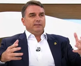 Imagem ilustrativa da imagem Flávio Bolsonaro critica divulgação de vídeo da tornozeleira: 'ignorou provas'