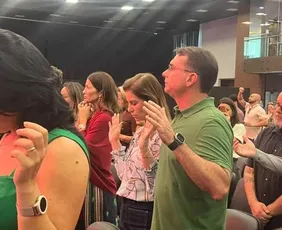 Imagem ilustrativa da imagem Flávio Bolsonaro diz que cobrará "preço" para desistir de candidatura