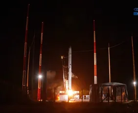 Imagem ilustrativa da imagem Foguete explode após anomalia em lançamento comercial inédito no Brasil