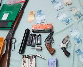 Imagem ilustrativa da imagem Gaeco faz operação contra tráfico de drogas, armas e vazamento de dados policiais