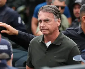 Imagem ilustrativa da imagem Bolsonaro passa por audiência de custódia neste domingo (23): veja detalhes e vídeo