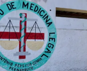 Imagem ilustrativa da imagem Homem é executado por grupo encapuzado dentro de residência em Olinda