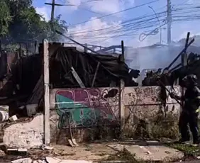 Imagem ilustrativa da imagem Incêndio atinge barracos em comunidade na Várzea e deixa 5 mortos