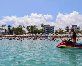 Imagem ilustrativa da imagem Ipojuca proíbe consumação mínima na orla após agressão a turistas em Porto