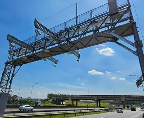 Imagem ilustrativa da imagem Justiça autoriza aplicação de multa por não pagamento de pedágio free flow na Via Dutra