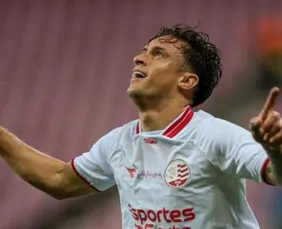 Imagem ilustrativa da imagem Náutico mostra força, vira sobre o Decisão e dorme no topo da tabela