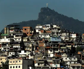 Imagem ilustrativa da imagem O que é o ‘efeito balão’, que fez o Comando Vermelho expandir domínio de território no Rio