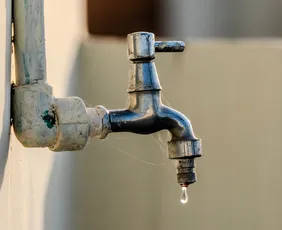 Imagem ilustrativa da imagem Obra da Compesa vai deixar bairros da Zona Norte do Recife sem água. Veja a lista: