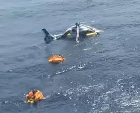 Imagem ilustrativa da imagem Oito pessoas são resgatadas no mar após pouso forçado de aeronave próximo a Cabo Frio