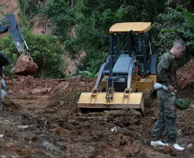 Imagem ilustrativa da imagem PF investiga suspeita de fraude em licitação de obra de R$ 5,3 mi após desastre no litoral de SP