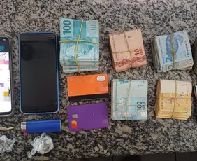 Imagem ilustrativa da imagem PRF apreende mais de R$27 mil e drogas com dupla no Recife