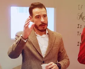 Imagem ilustrativa da imagem Polícia Civil cumpre mandado de busca e apreensão contra Thiago Schutz, o ‘Calvo da Campari’