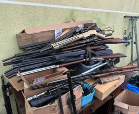 Imagem ilustrativa da imagem Polícia do Paraná prende ex-militar suspeito de negociar armas com traficantes do RJ