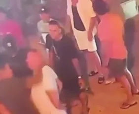 Imagem ilustrativa da imagem Policial militar de folga é morto a tiros durante briga em barraca de praia em Fortaleza