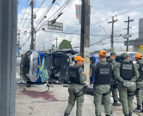 Imagem ilustrativa da imagem VÍDEO: Policial militar morre em grave acidente com viatura no bairro de Afogados