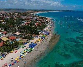 Imagem ilustrativa da imagem Prefeitura interdita barraca em Porto de Galinhas após agressão a turistas