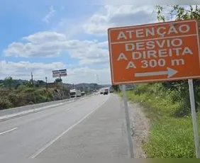 Imagem ilustrativa da imagem Recuperação de placas de concreto causa desvio em trecho da BR-232