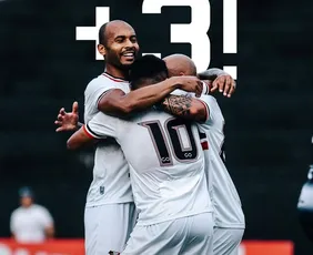 Imagem ilustrativa da imagem Santa Cruz atropela o Jaguar no Arruda e segue vivo na briga pelo G2