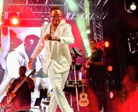 Imagem ilustrativa da imagem Show de Mumuzinho atrai público de mais de 100 mil na orla de Camburi