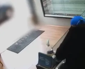 Imagem ilustrativa da imagem Suspeitos assaltam joalheria e deixam prejuízo de mais de R$ 600 mil em Aracruz