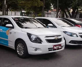 Imagem ilustrativa da imagem Táxis do Recife estão autorizados a cobrar bandeira 2 até janeiro