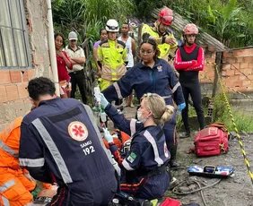 Imagem ilustrativa da imagem Temporais causam alagamentos e estragos em MG; criança é soterrada após muro desabar sobre casa