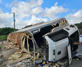 Imagem ilustrativa da imagem Três motociclistas morrem atingidos por reboque de caminhão na BR-101
