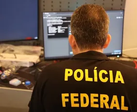 Imagem ilustrativa da imagem Três policiais federais e um PM são afastados após operação da PF contra extorsão no RJ