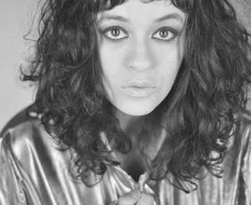 Imagem ilustrativa da imagem Tulipa Ruiz traz turnê “Noire” à Caixa Cultural Recife neste final de semana