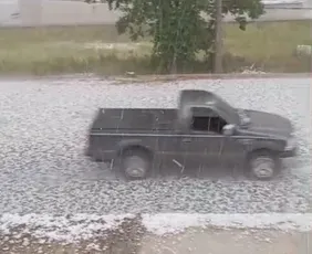 Imagem ilustrativa da imagem VÍDEO: Temporal com granizo afeta 26 mil pessoas e deixa mais de 150 feridos no RS
