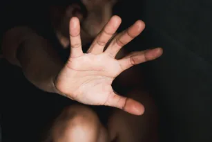 Imagem ilustrativa da imagem Adolescente é suspeito de abusar a sobrinha de 4 anos em Petrolina, diz jornal