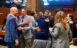 Imagem ilustrativa da imagem Alepe abre extraordinária sob queda de braço entre base de Raquel e Álvaro Porto