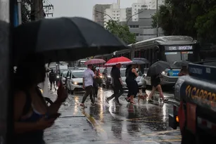 Imagem ilustrativa da imagem Aneel determina reforço na distribuição de energia em SP e no Rio após alerta de chuva severa