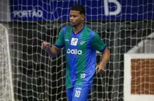 Imagem ilustrativa da imagem Atleta de futsal do Espírito Santo morre após queda de telhado de hotel no Recife