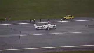 Imagem ilustrativa da imagem Avião com sete pessoas a bordo tomba ao pousar no Aeroporto da Pampulha