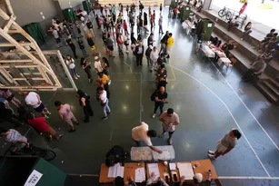 Imagem ilustrativa da imagem Chilenos vão às urnas em pleito com voto obrigatório para definir sucessor de Boric