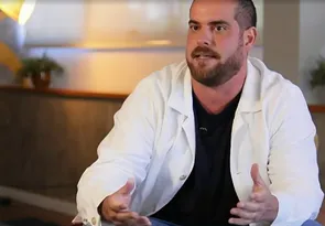 Imagem ilustrativa da imagem Dono da empresa de turismo esportivo é preso em prédio de luxo em Balneário Camboriú