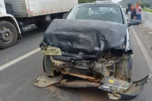 Imagem ilustrativa da imagem Engavetamento na BR-232 deixa adolescente ferida em Jaboatão