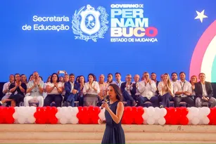 Imagem ilustrativa da imagem Estudantes aprovados no "Programa Ganhe o Mundo" recebem kits de viagem