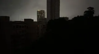 Imagem ilustrativa da imagem Falta de luz no Rio: moradores e comerciantes de Copacabana e Leme enfrentam três dias sem energia