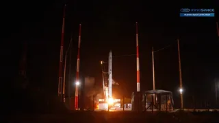 Imagem ilustrativa da imagem Foguete explode após anomalia em lançamento comercial inédito no Brasil