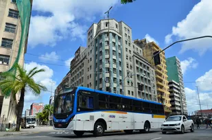 Imagem ilustrativa da imagem Galo adia montagem de camarote e ônibus operam normal nesta terça (20)