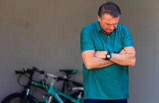 Imagem ilustrativa da imagem Histórico: STF manda prender Bolsonaro por 27 anos por tentativa de golpe